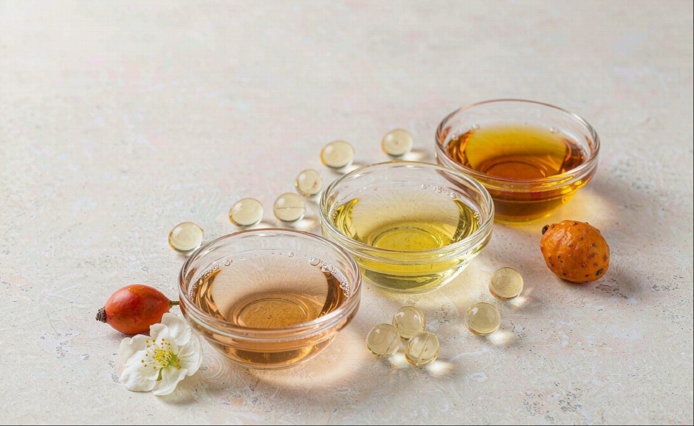 Rosehip vs. Camellia vs. Marula: Choosing the Right Facial Oil Base for Capsule Skincare
