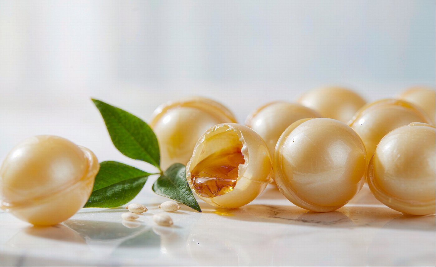 CoQ10 Ubiquinone in Soft Capsules: Oil-Soluble Antioxidant Support for Mature Skin Lines
