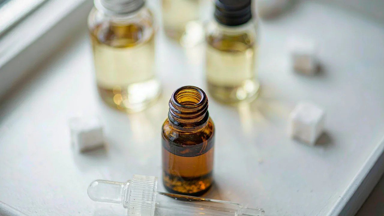 Essential Oils in Cosmetics: Allergen Labelling and Dose