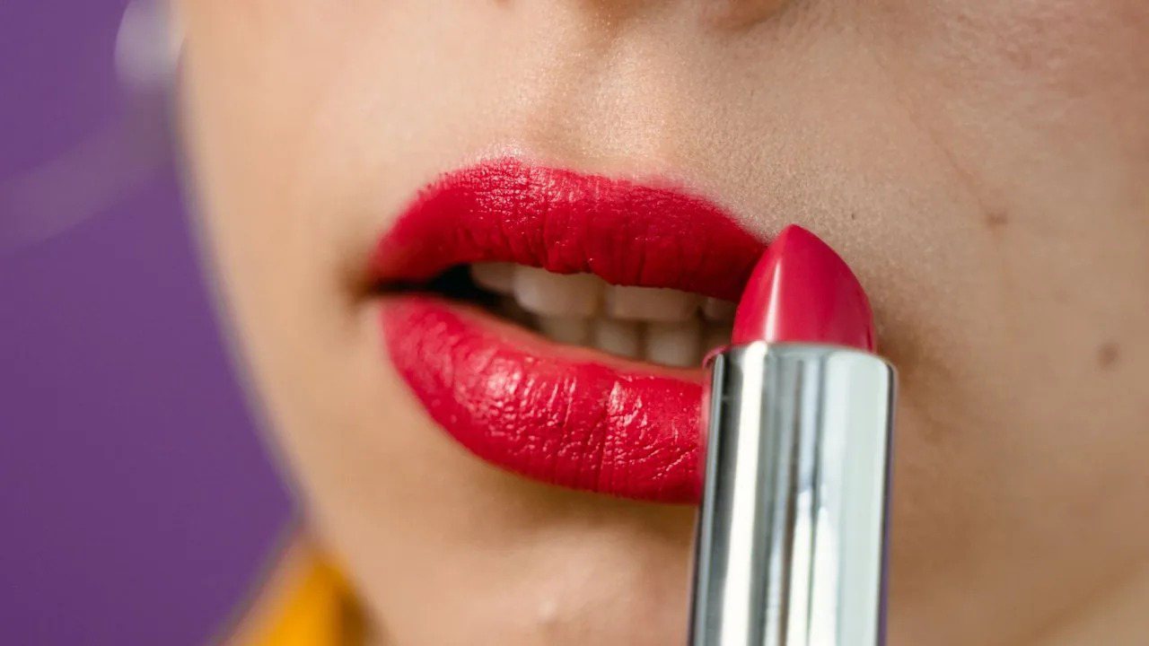 PFAS in Cosmetics and Packaging: What Buyers Now Ask