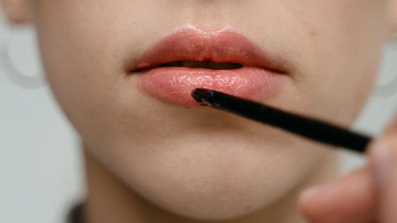 Colour Cosmetic Sampling: Shade Match Kits and Sample Cards