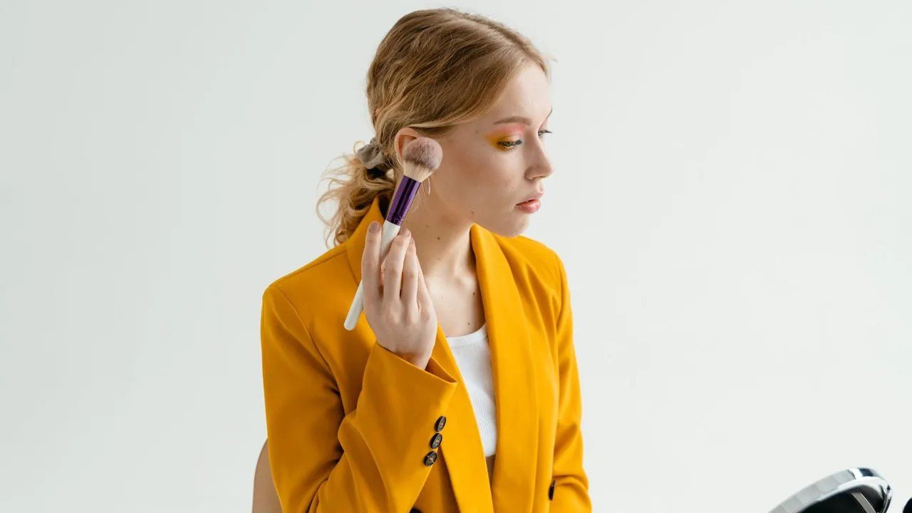 Nail Polish OEM: Solvent Systems, Pigment Grinding and Market Rules