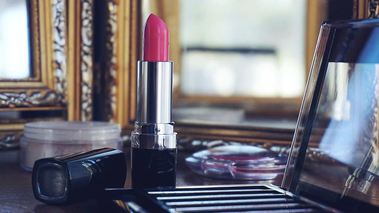 Mineral Colour Cosmetics: What Changes in the Formula