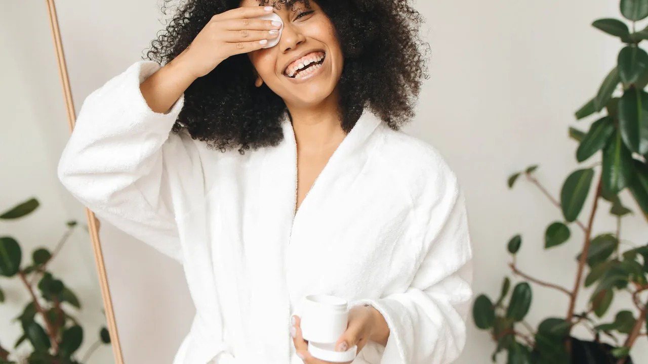 Low-pH Cleanser OEM: Why the pH Range Matters for Positioning