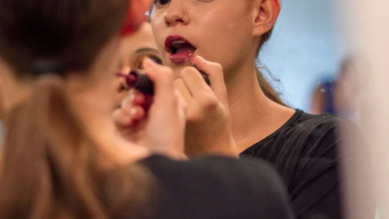 Eye Cream Reorders: Keeping Colour and Odour Stable