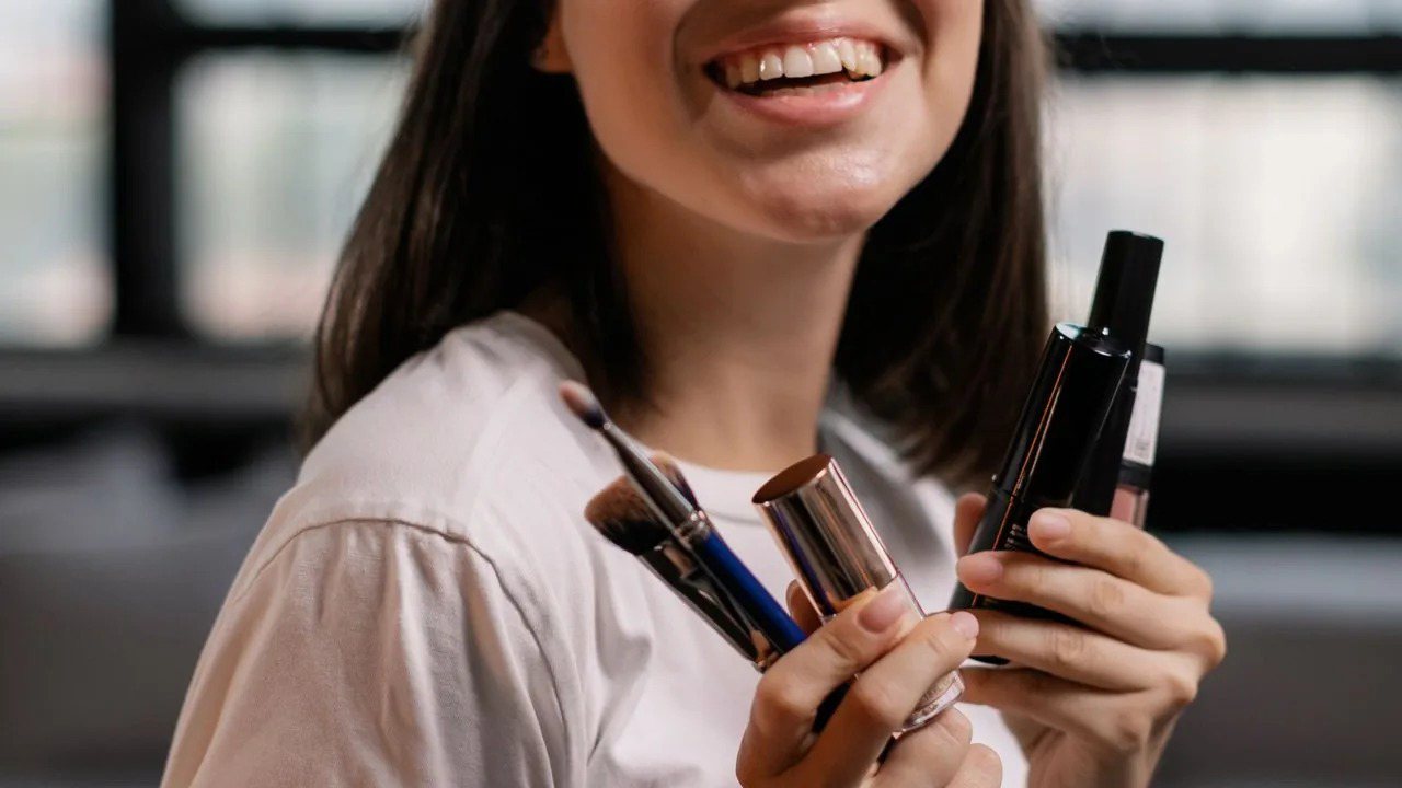 Cream Blush and Highlighter: Emollient Balancing for Cream Colour
