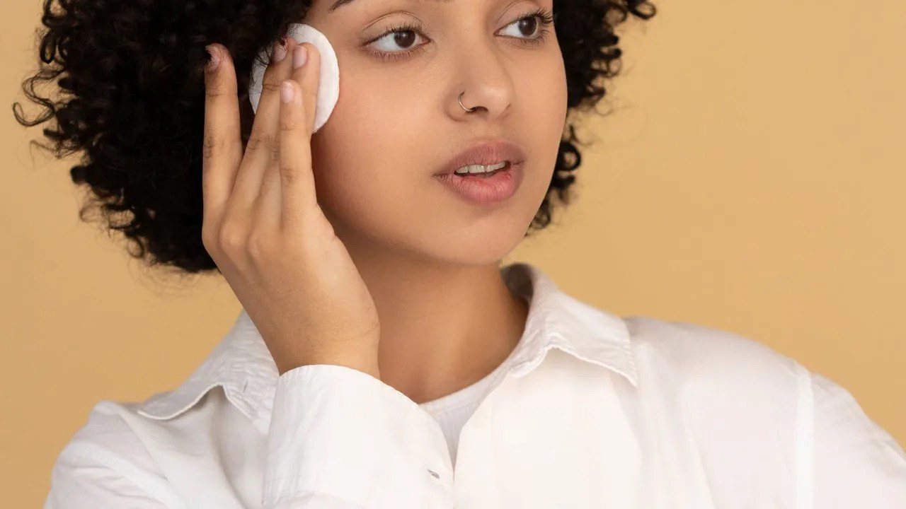 Cleansing Milk OEM: A Gentle Route for Dry Skin Buyers