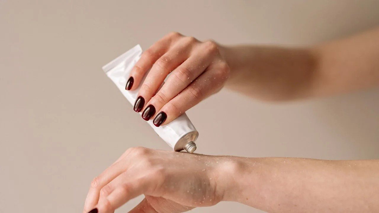 Custom Cosmetic Blending: Matching a Reference Product Ethically