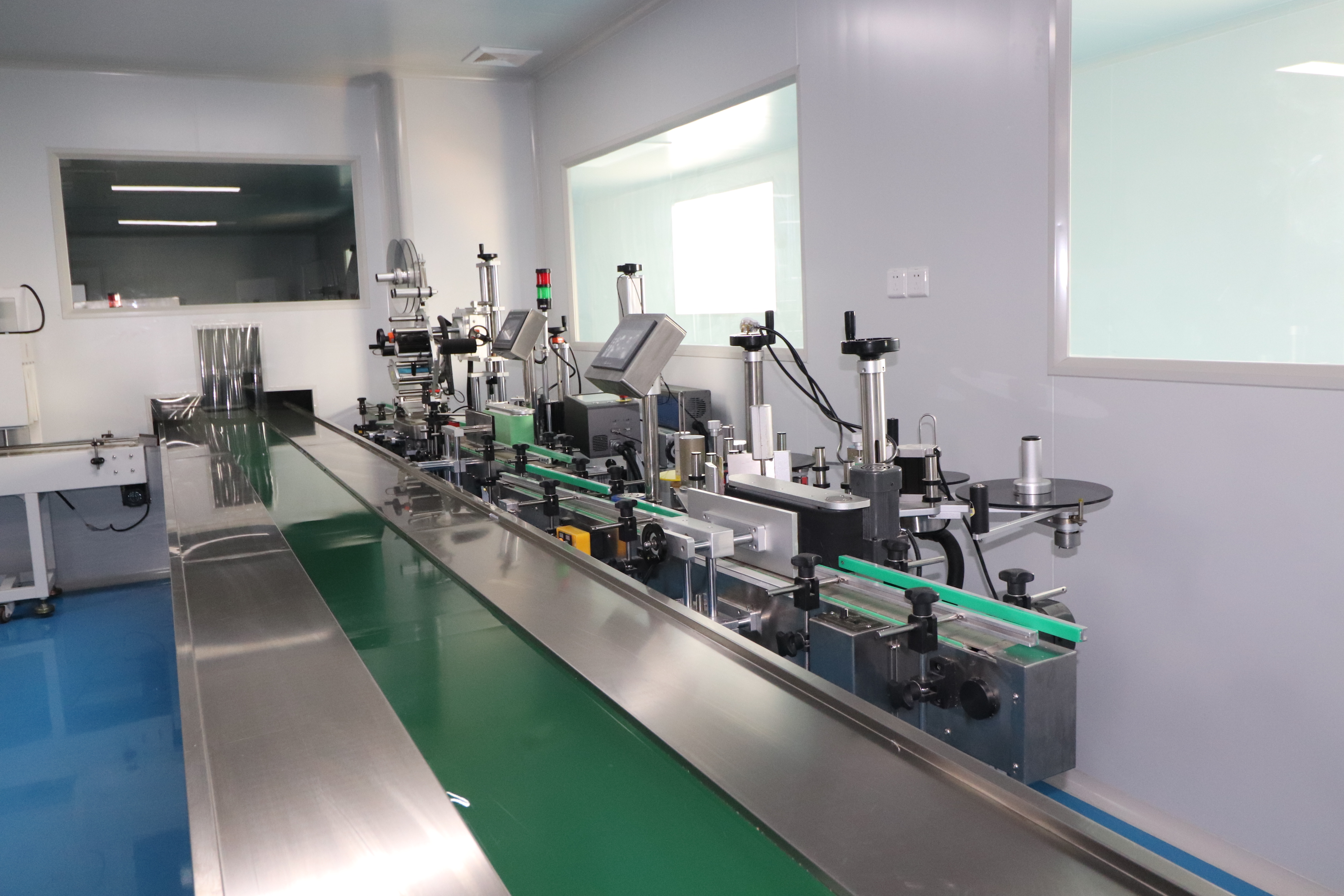 Fully automatic assembly line
